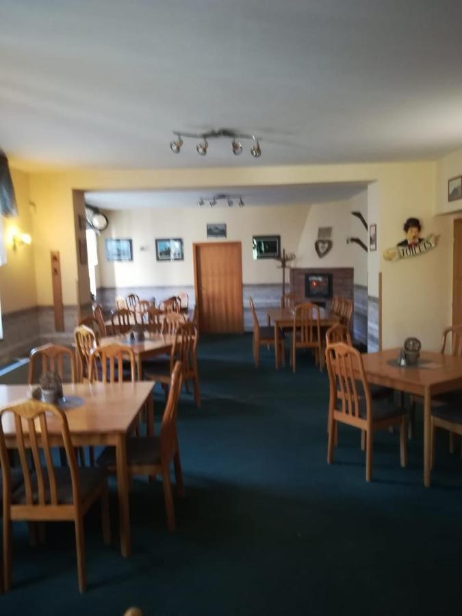 Hotel Kralicek Turnov Bagian luar foto